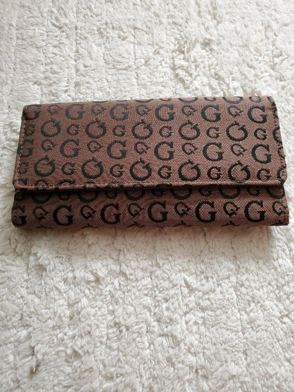 Guess trifold wallet